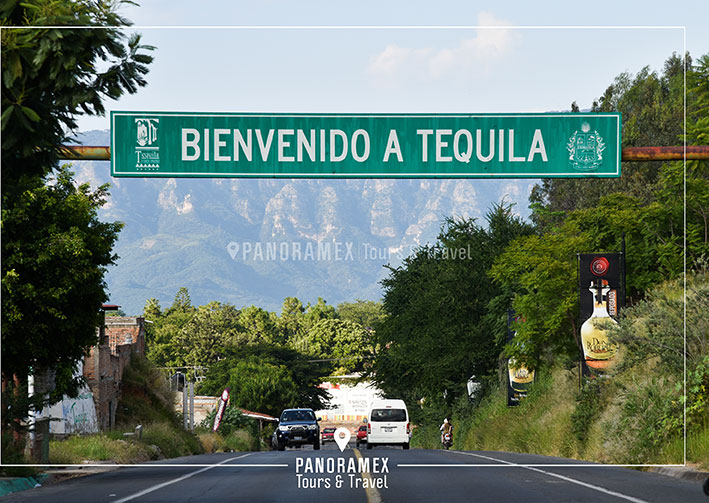 Tour Tequila con Cantaritos Destileria Premium 2 Vista de Entrada a Tequila Jalisco Pueblo Mágico Bienvenidos